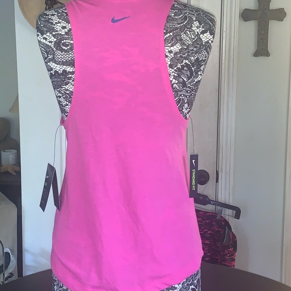 🌺$16 OFF RETAIL $38🌺CLOSET CLOSING EVERYTHING MUST GO 🌺NWT NIKE SMALL & MED🌺 - Picture 2 of 7